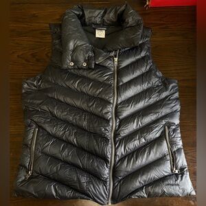 Patagonia Women's Black Down quilted vest
